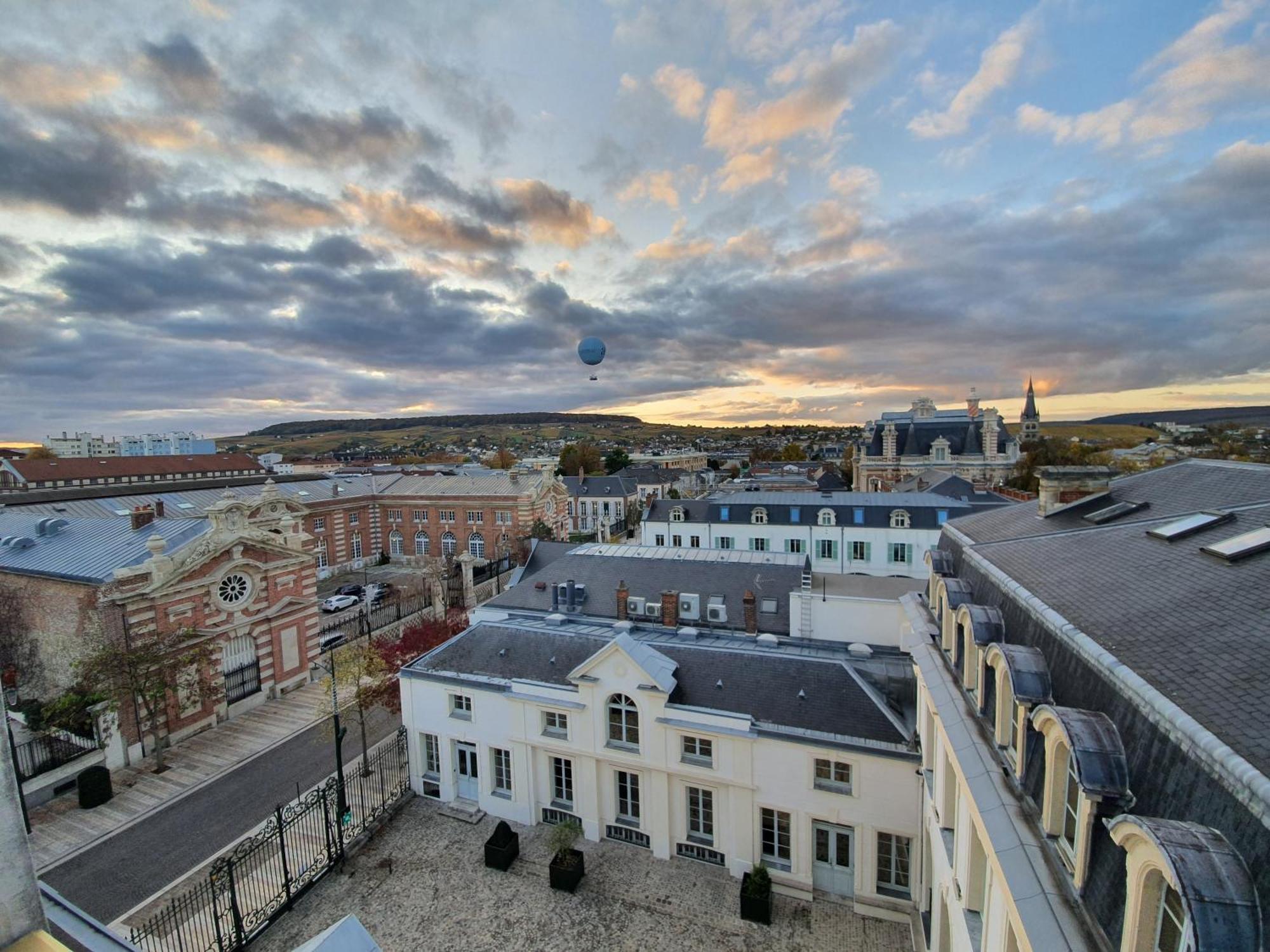 L'Epopee Panoramique - Parking - Avenue De Champagne - Epernay Lägenhet Rum bild
