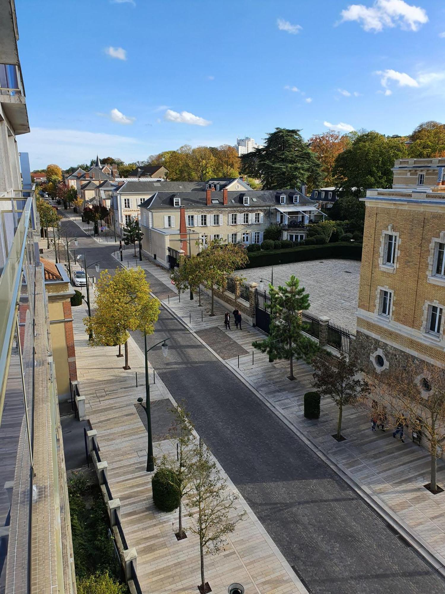 L'Epopee Panoramique - Parking - Avenue De Champagne - Epernay Lägenhet Rum bild